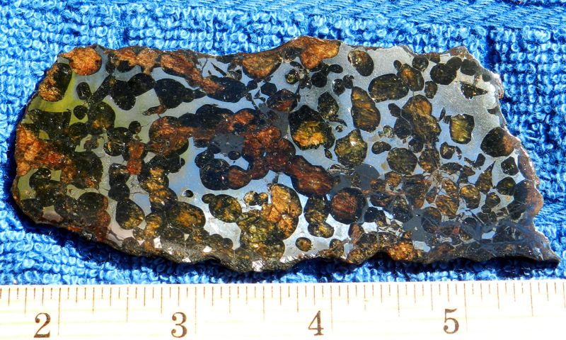olivine-crystals-conception-meteorites.jpg