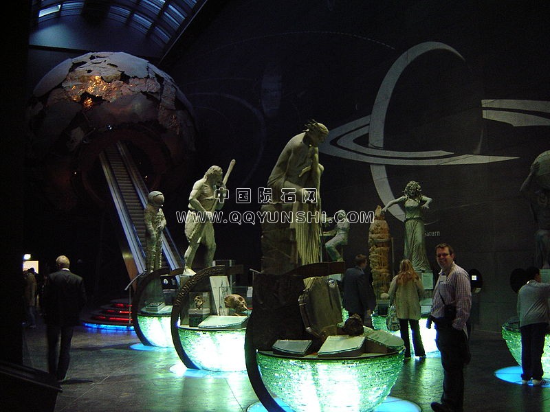 800px-Natural_History_Museum,_London,_England_-_Earth_Galleries_-_central_atrium.jpg