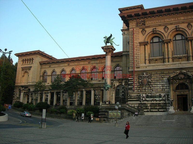 正门的Palais de Rumine，广场Riponne (2).jpg