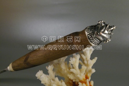 V-与核桃的陨石MUONIONALUSTA刀手柄.jpg