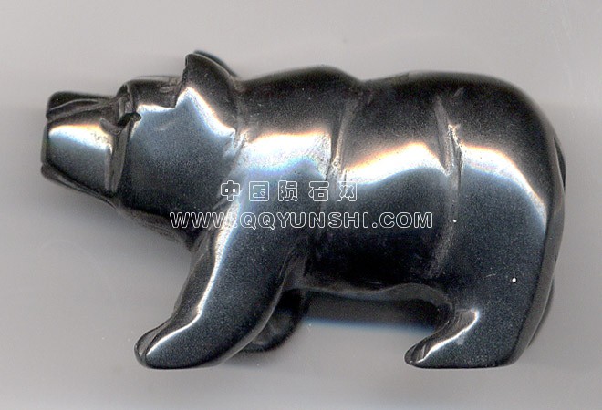 Hematite.bear.660pix[1]熊雕像由赤铁矿.jpg