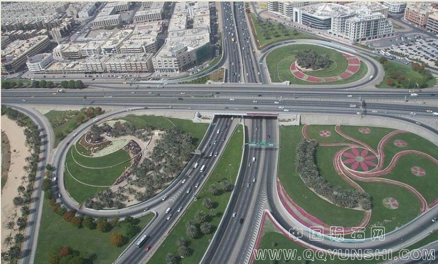 800px-Dubai_Roads_on_1_May_2007[1].jpg