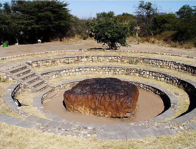 800px-Hoba_meteorite,_Grootfontein3[1].jpg