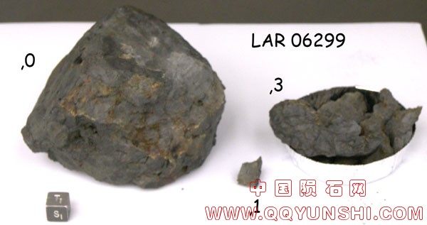 lar06299,0post1.jpg