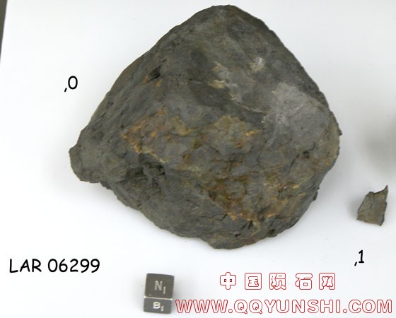 lar06299,0post2.jpg