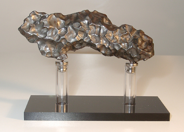 Double peg magnet stand.jpg