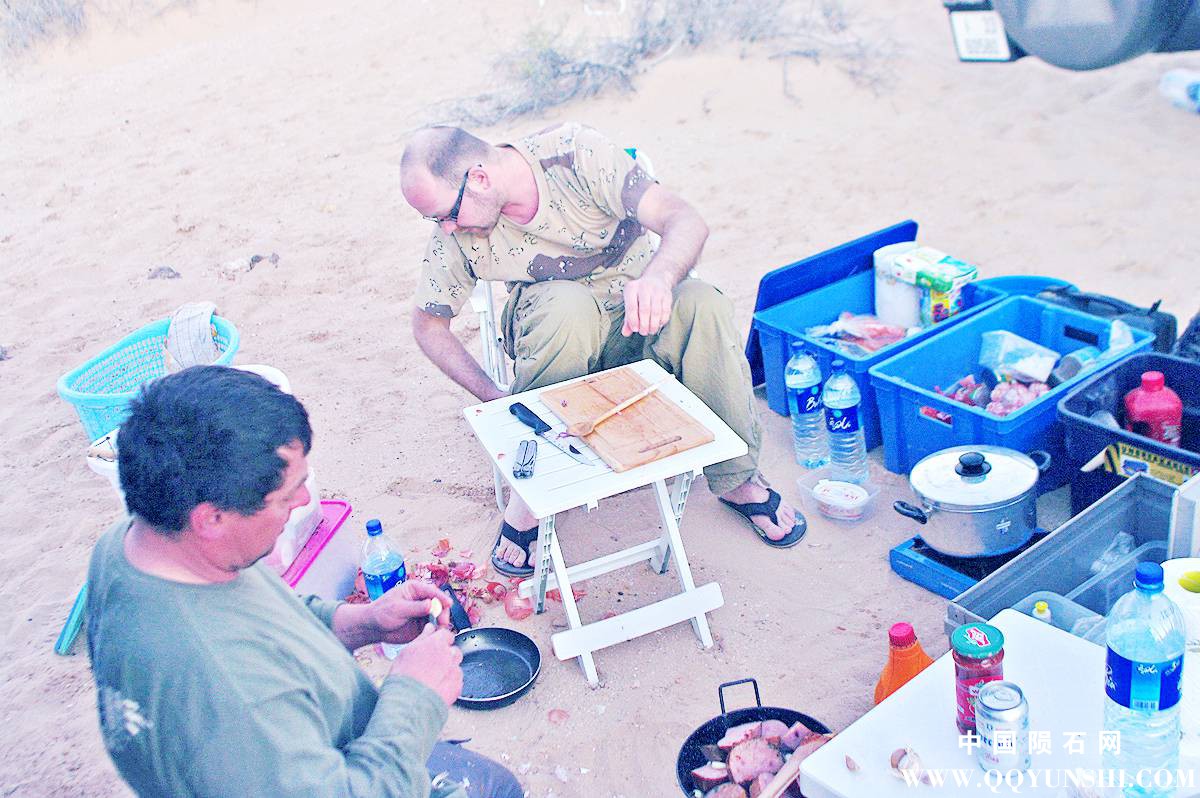 Meteorite_hunting_field_kitchen_1200.jpg