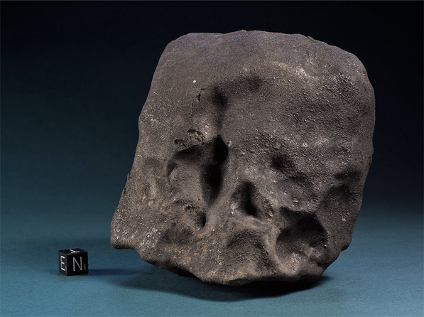 Meteorite_1.98 kg Chelyabinsk 597.jpg