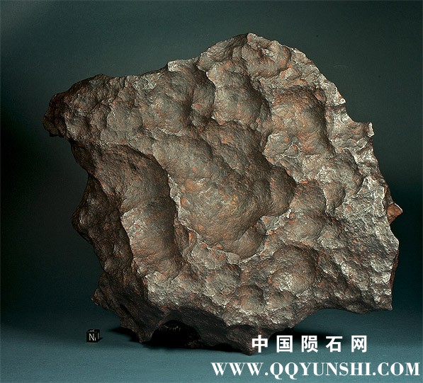 Gibeon iron meteorite Meteoreisen 597.jpg