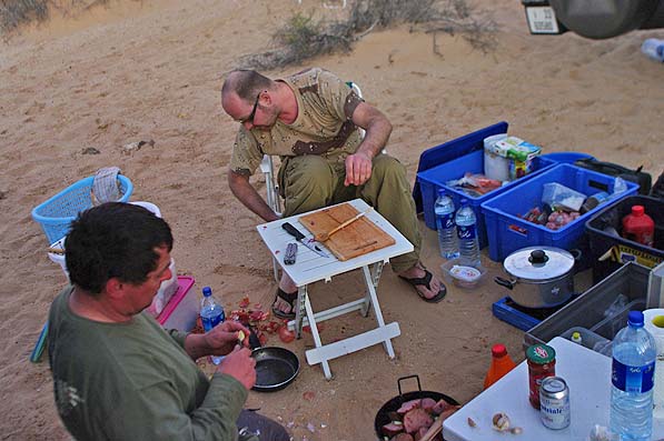 Meteorite_hunting_field_kitchen_597.jpg