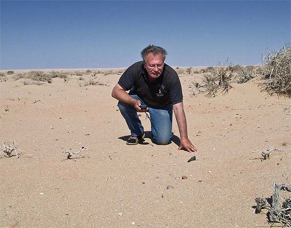 Meteorite_desert_Sahara_C_597.jpg