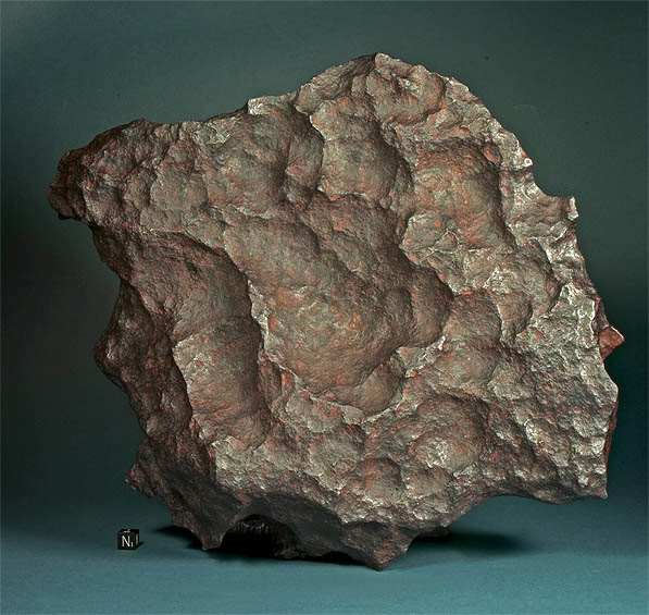Gibeon_Iron_Meteorite_octahedrite_597b.jpg