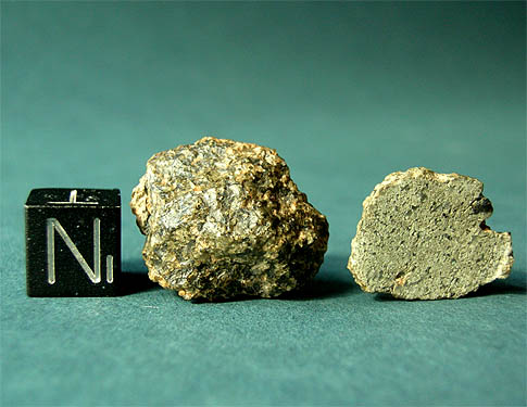 Martian_Meteorite_NWA_2975.jpg