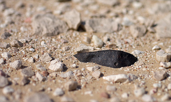 Meteoriten SAU001 chondrit 597 in situ.jpg