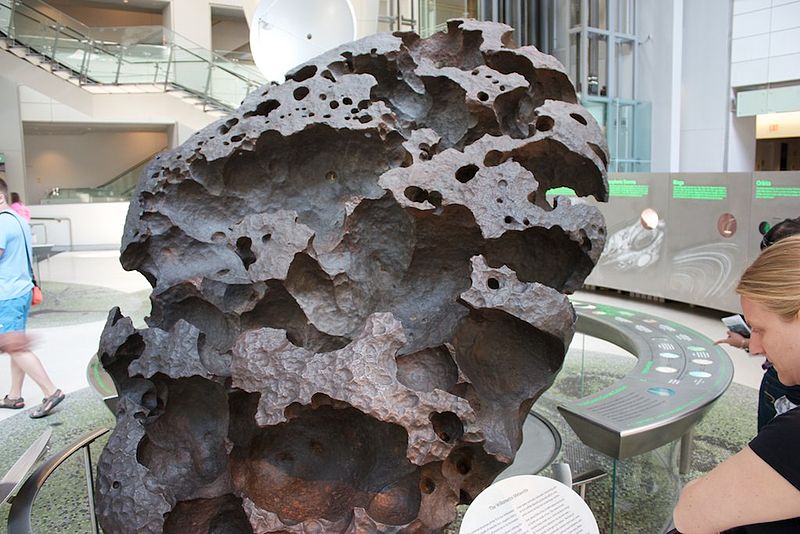 800px-Willamette_meteorite,_AMNH_2 (1).jpg