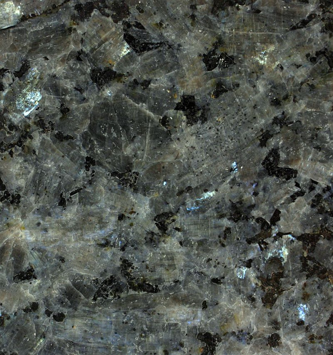 00209 2637 7 cm larvikite monzonite plc on antipertiitne k-fsp lbikasvanud Norra.jpg