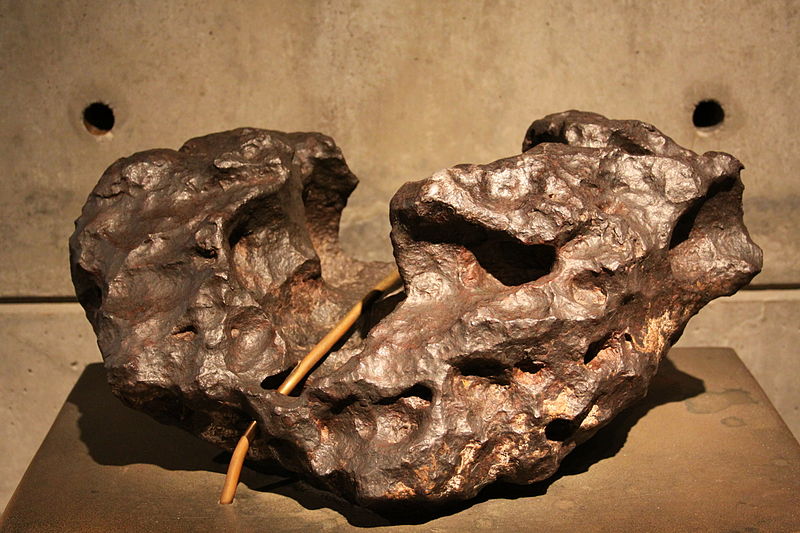 800px-Barringer_Iron_Meteorite.jpg