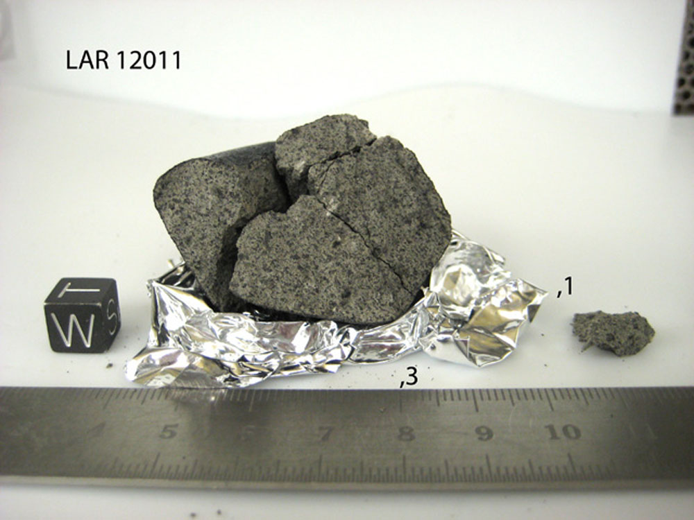lar12011,1,3.jpg