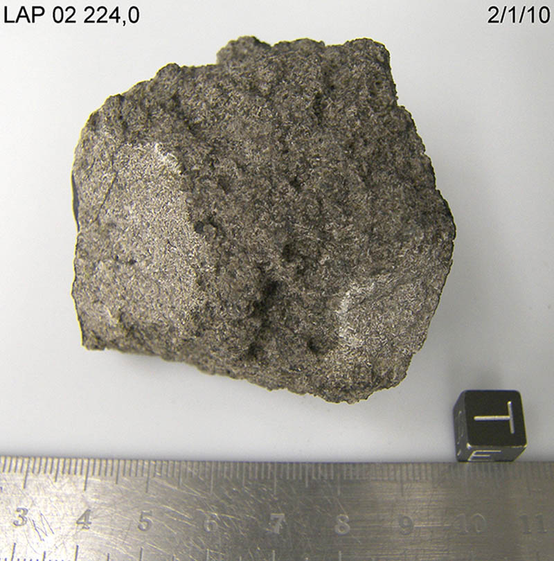 LAP02224,0TE.jpg