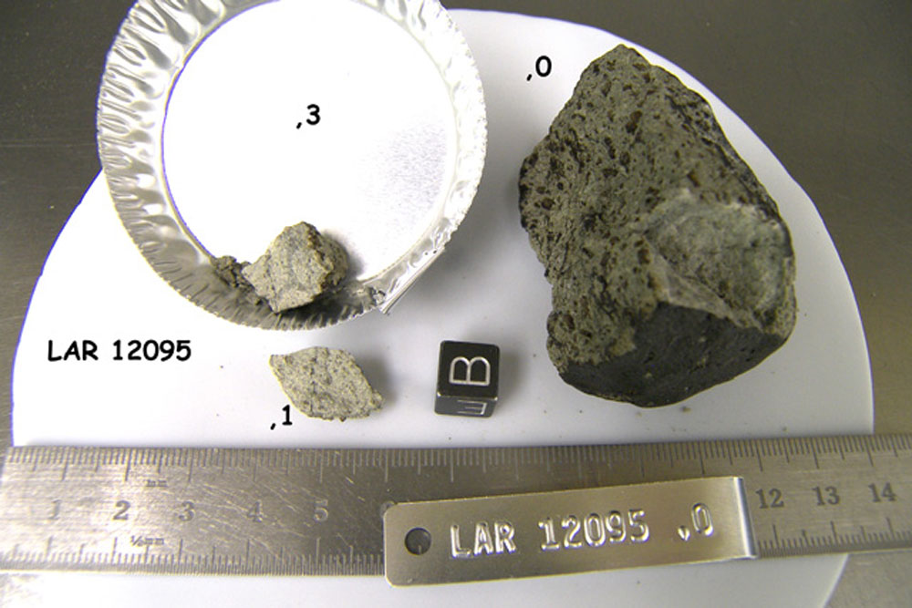 lar12095,0group.jpg