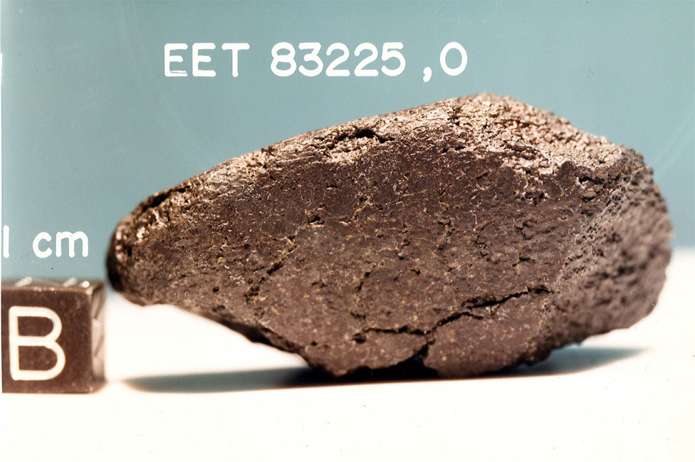EET83225F.jpg