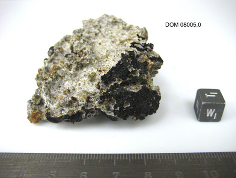 dom08005,0w.jpg