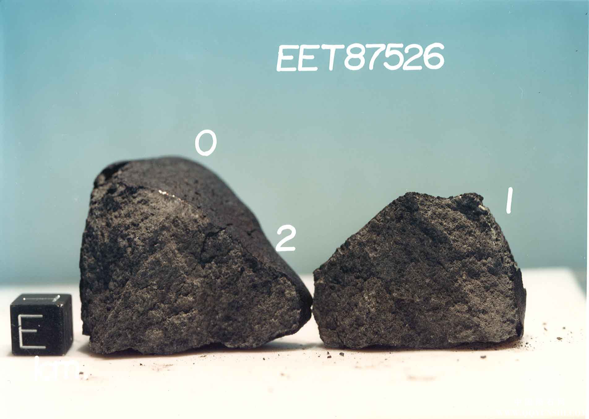EET87526G.jpg
