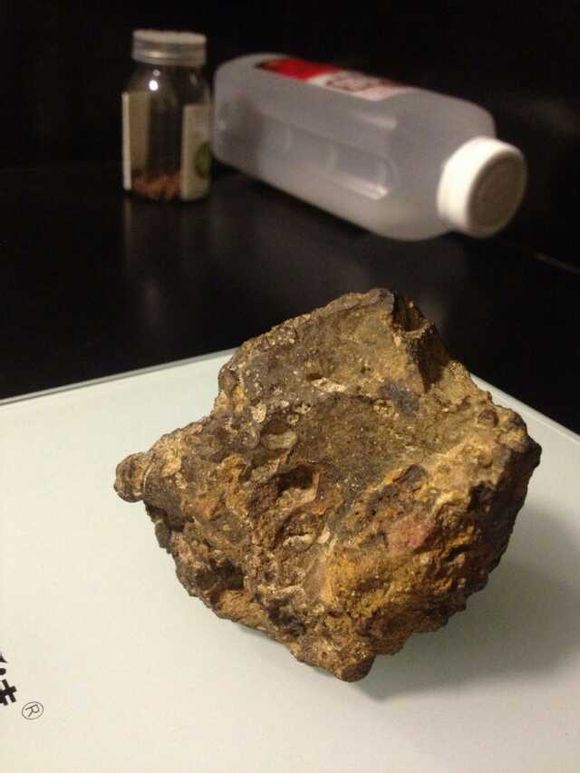 有棱角，应该为低空爆炸