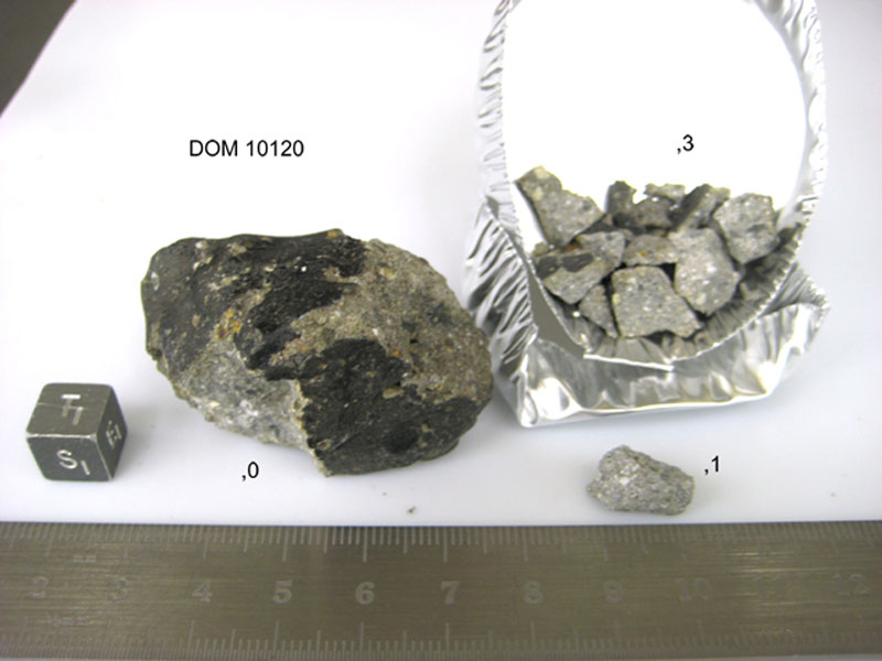 dom10120,0,1,3i.jpg