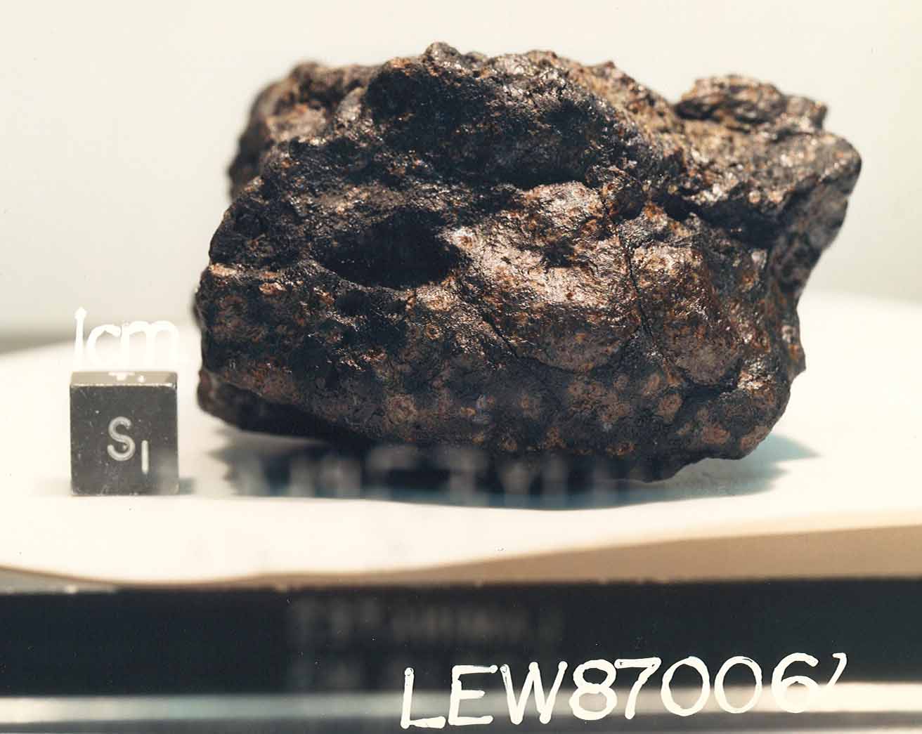 LEW87006F.jpg