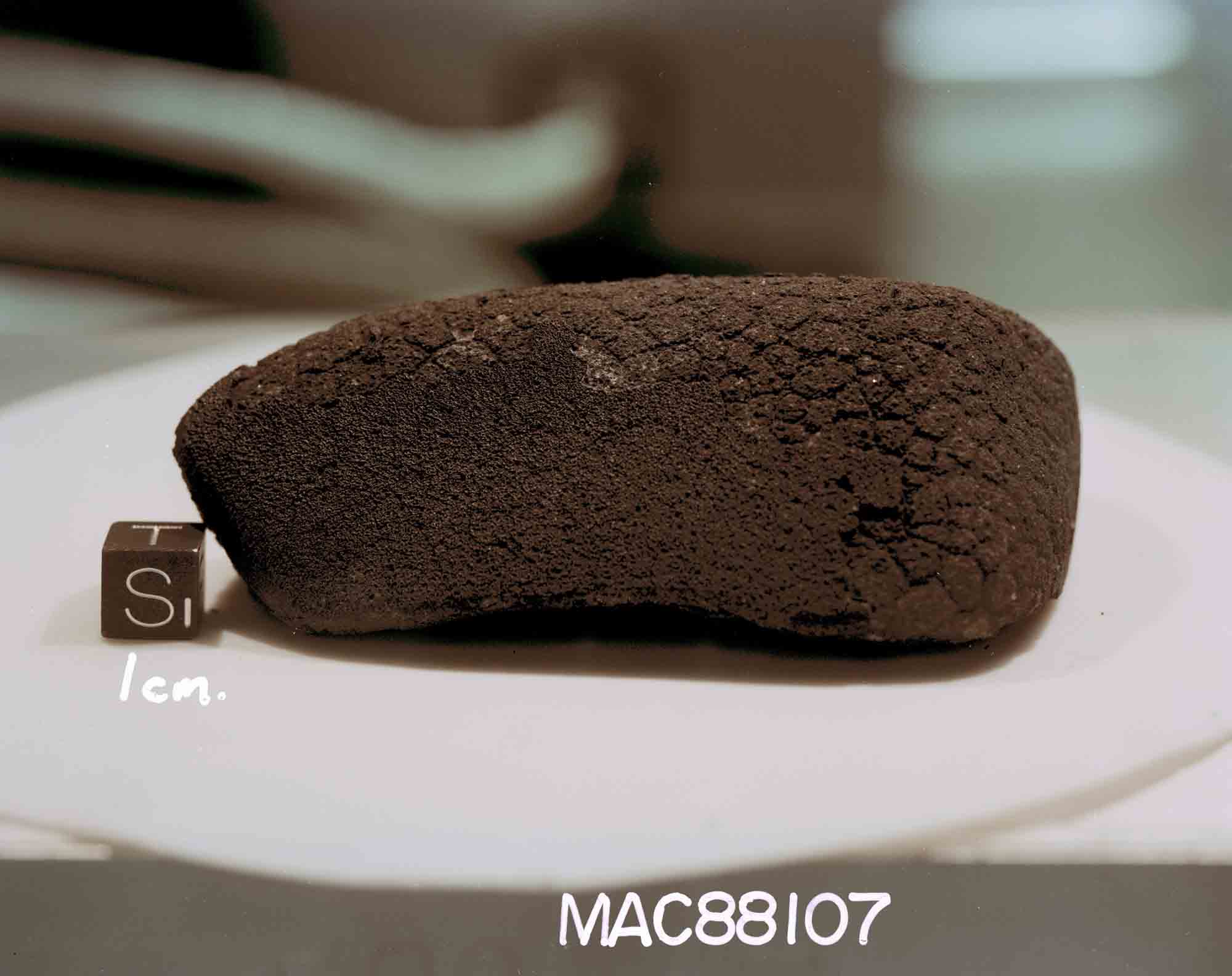 MAC88107(s89-39221).jpg