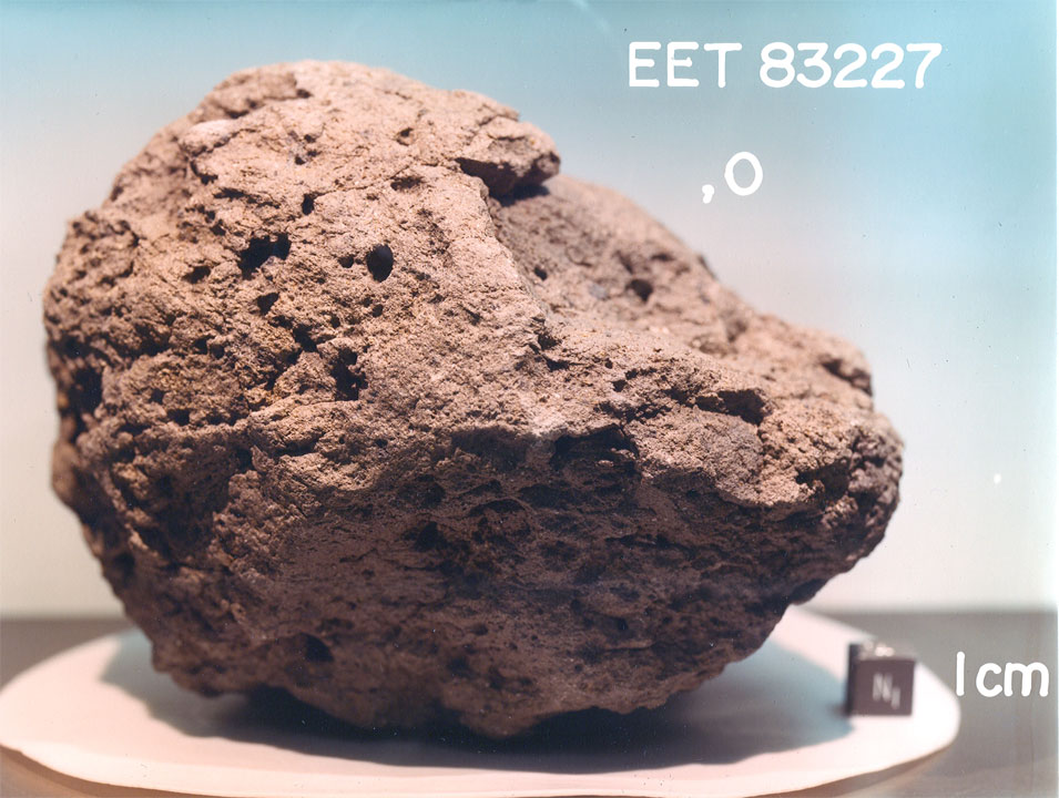 EET83227F.jpg