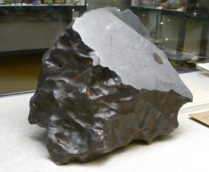 728px-Meteorit_von_Treysa_1.jpg