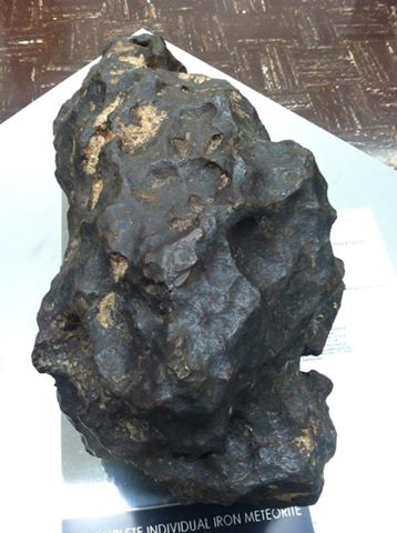 克拉克铁（峡谷暗黑陨石的大片段）加州大学洛杉矶分校 - 陨石画廊.jpg