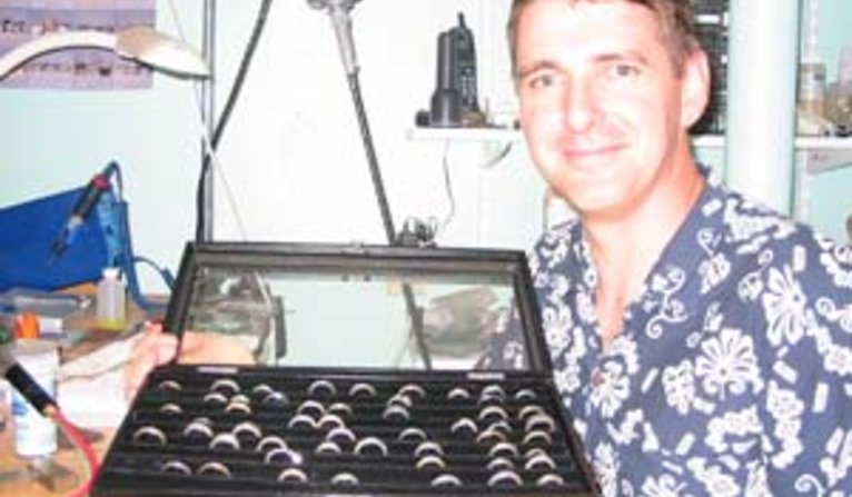 20051216_ditwl_01_jeweler.jpg