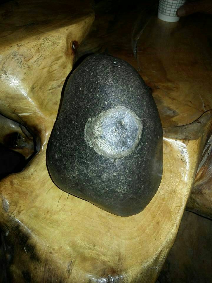 很奇怪的石头