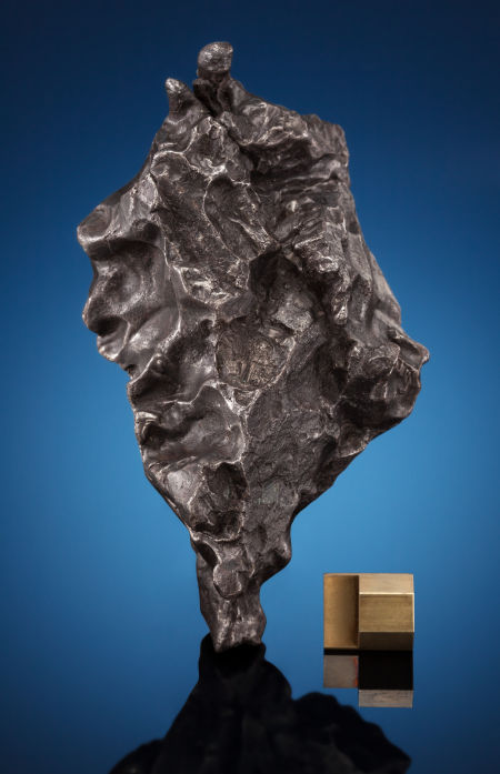 16.83 x 8.89 x 7.62 cm), weighs 5.83 lbs (2.64 kg).jpg