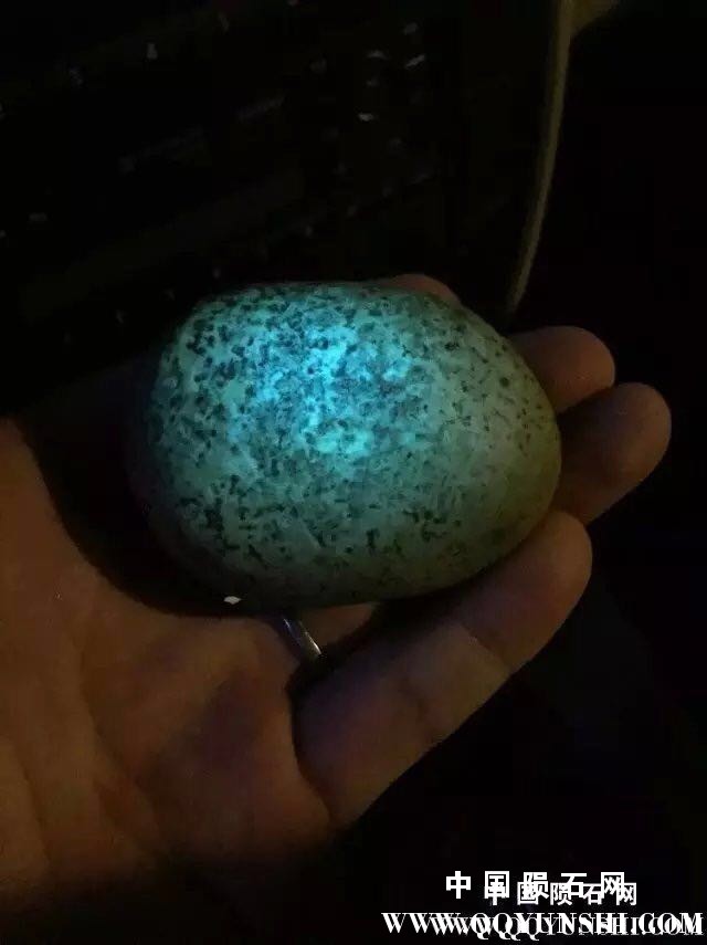 夜间发光的陨石夜明珠