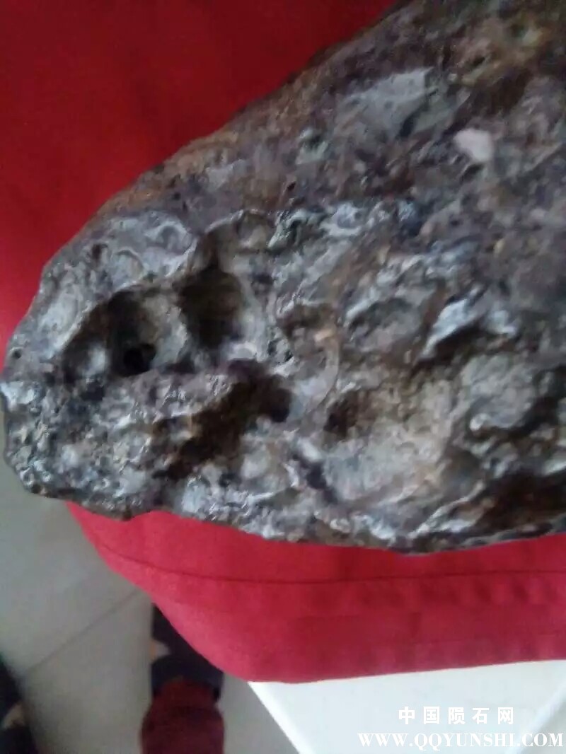 这是熔蚀坑