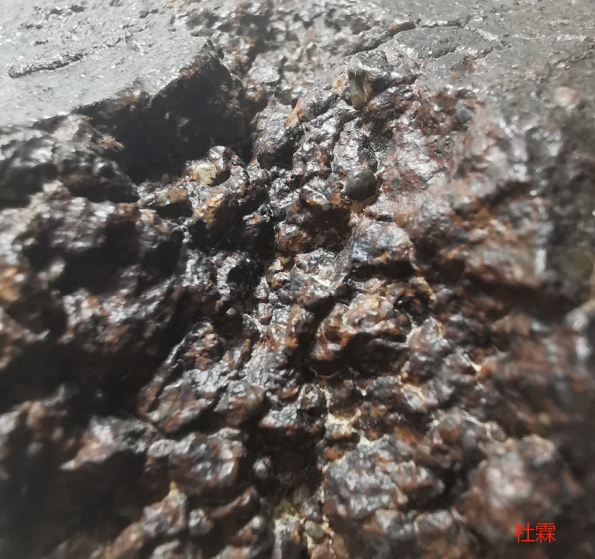 局部风化部位球粒