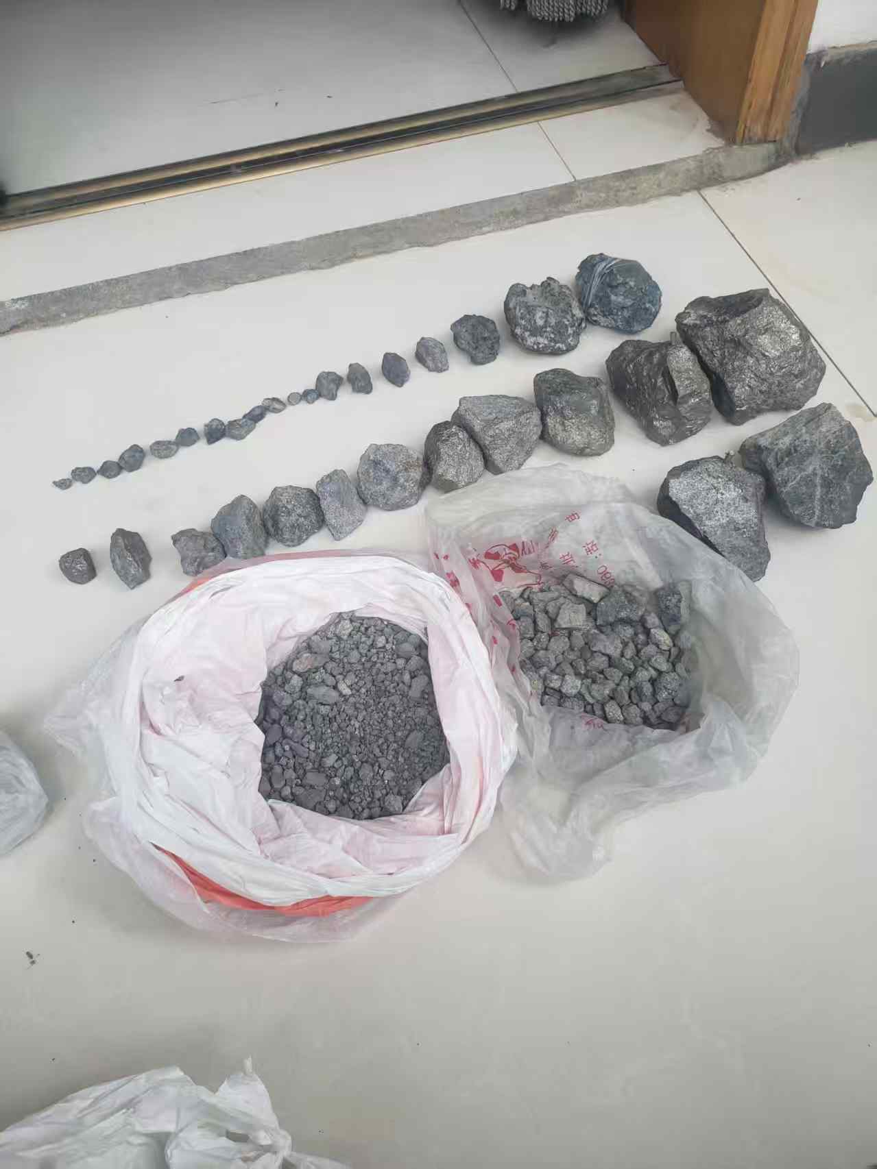 同一现场找到的