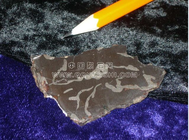 陨石·铁·II·IIG·Twannberg－－img-650-760-1[1]38g－性质：整片－说明：刻一方.jpg