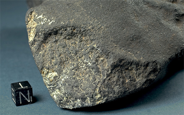 Fusion crust meteorite 44 Tamdakht.jpg