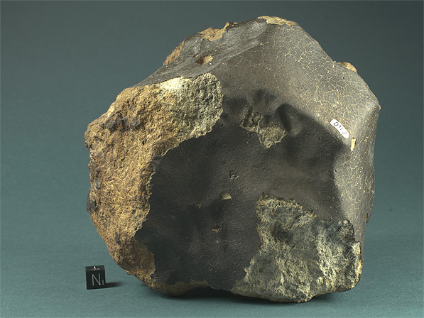 Fusion crust meteorite 58 al mahbes.jpg