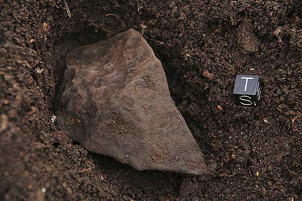 Meteorite CO3 Kainsaz in situ.jpg